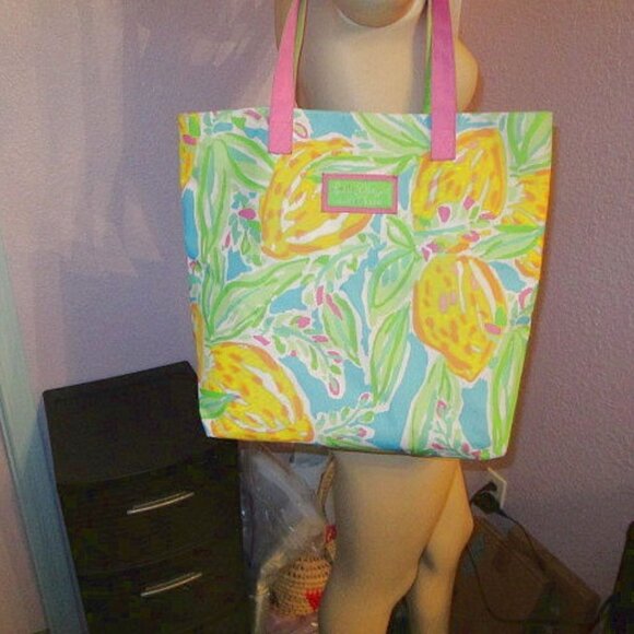 Lilly Pulitzer Handbags - LILLY Pulitzer x ESTEE Lauder BEACH Tote BAG Tropical LEMONS Canvas SHOULDER